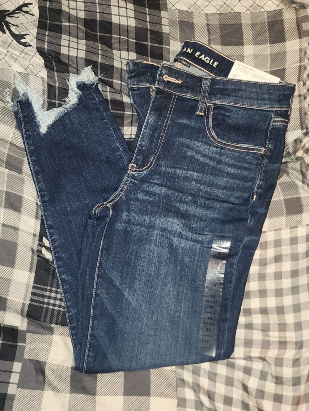 NWT AE High Rise Jegging Crop With Frayed Bottoms Size 10